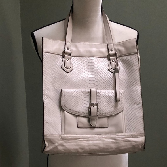 White Coach purse with snakeskin like detail - Picture 3 of 10